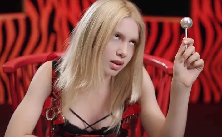 ONUR AKBAŞ YAZDI: ALEYNA SİZİ NEDEN RAHATSIZ ETTİ?      