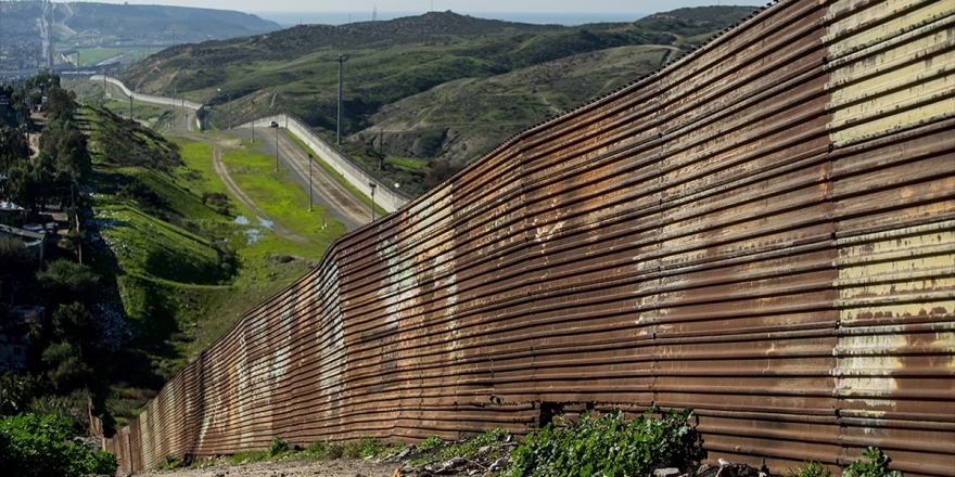 ABD Kongresinden Trump'a Duvar İnşaası İçin 1,3 Milyar Dolarlık Bütçe