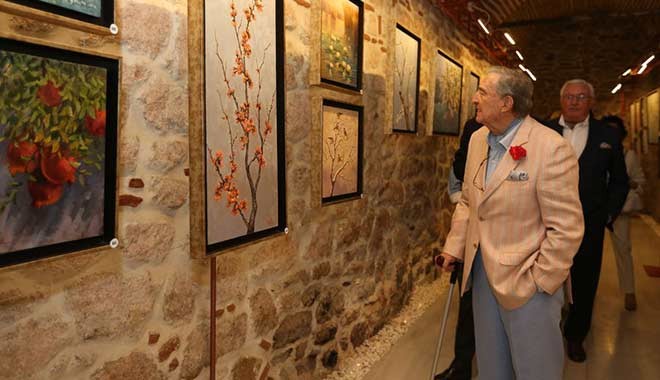 Rahmi Koç'un ayağı kırıldı , ameliyata alındı