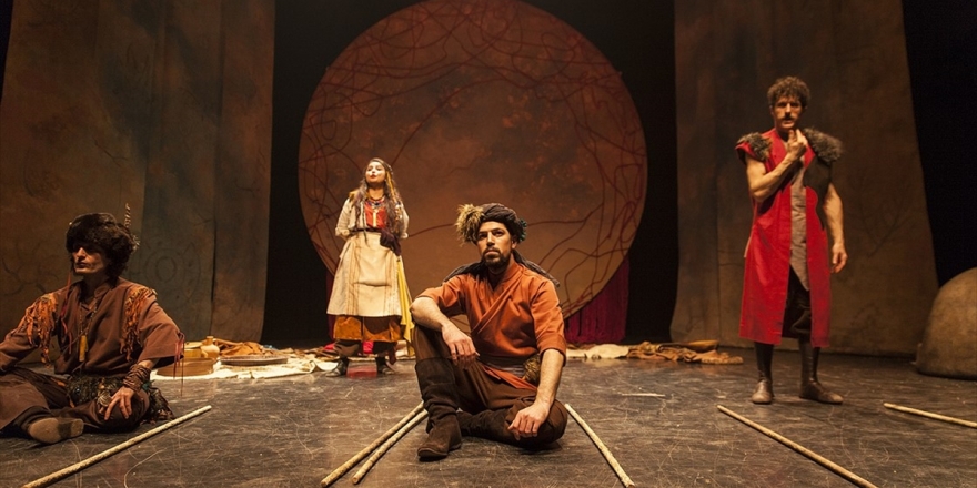 Yerli Yazarlar 20 Bin Tiyatrosevere Ulaştı