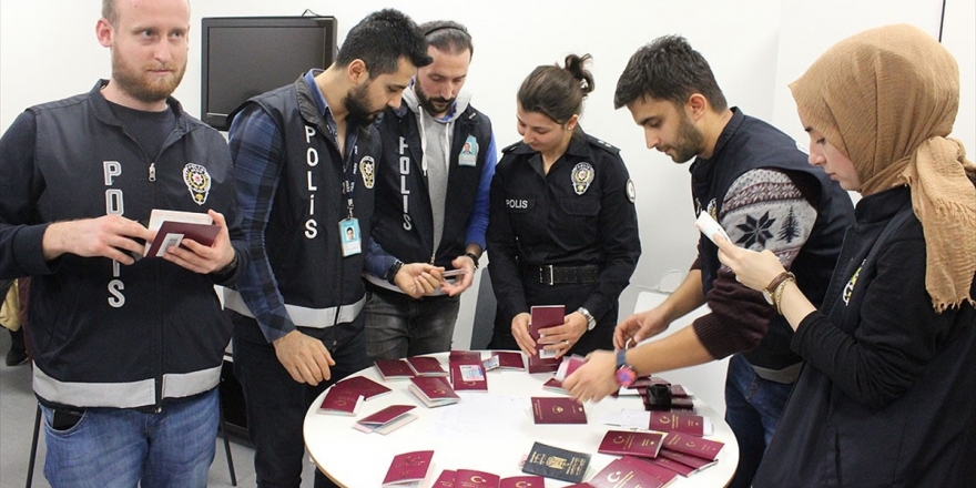 İstanbul Havalimanı'nda Sahte Evrakla Fransa'ya Gitmek İsteyen 34 Kişi Yakalandı