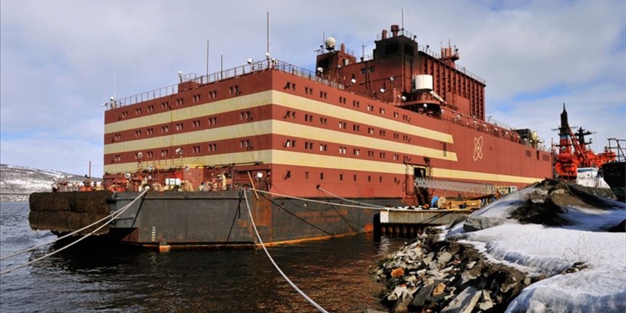 Dünyanın İlk Yüzer Nükleer Güç Santrali Elektrik Vermeye Başladı