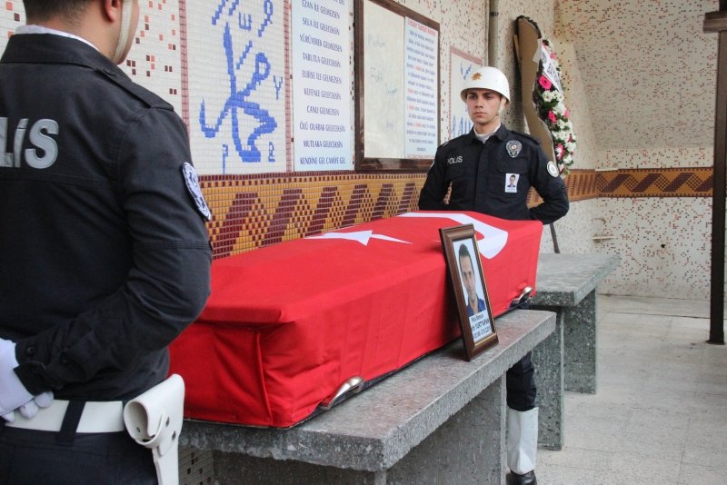 İzmir Çiğli'de sevgilisi tarafından vurulan polis memuru toprağa verildi!