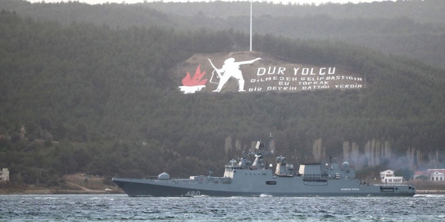 Rus Askeri Gemisi Çanakkale Boğazı'ndan Geçti