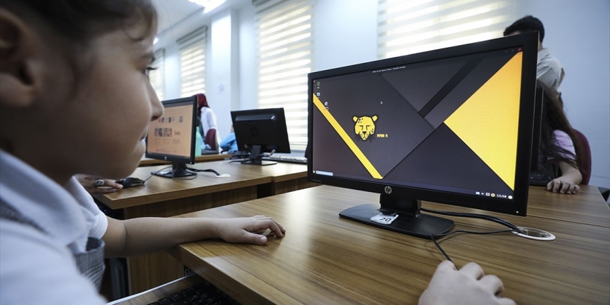 Milli İşletim Sistemi Pardus'un Okullardaki Etkileşimi Artıyor