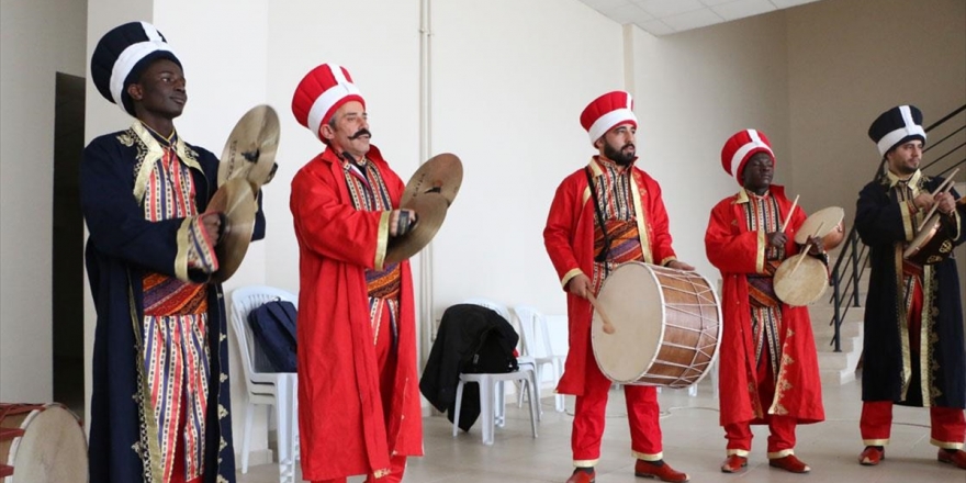Aksaray Üniversitesi Mehter Takımının Ugandalıları İlgi Çekiyor