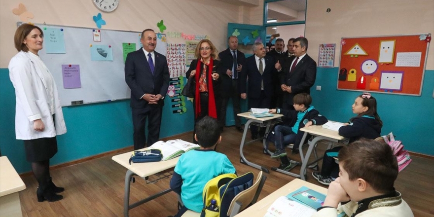 Dışişleri Bakanı Çavuşoğlu: Maarif Vakfı Gürcistan'da Yeni Okullar Açacak