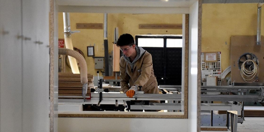 Aranan Elemanları Yetiştiren Lise Ülke Ekonomisine Katkı Sağlıyor