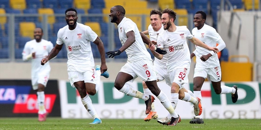 Lider Sivasspor Tarihinin En İyi Deplasman Performansını Tekrarladı