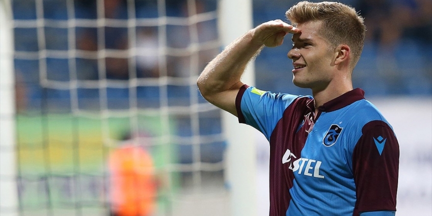 Trabzonspor'u Golcü Oyuncusu Sörloth Taşıyor