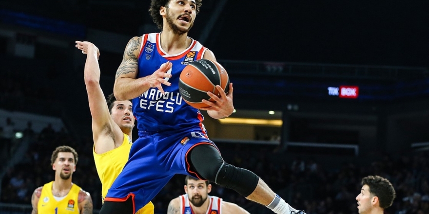Anadolu Efes İle Maccabi Fox Kozlarını İstanbul'da Paylaşacak