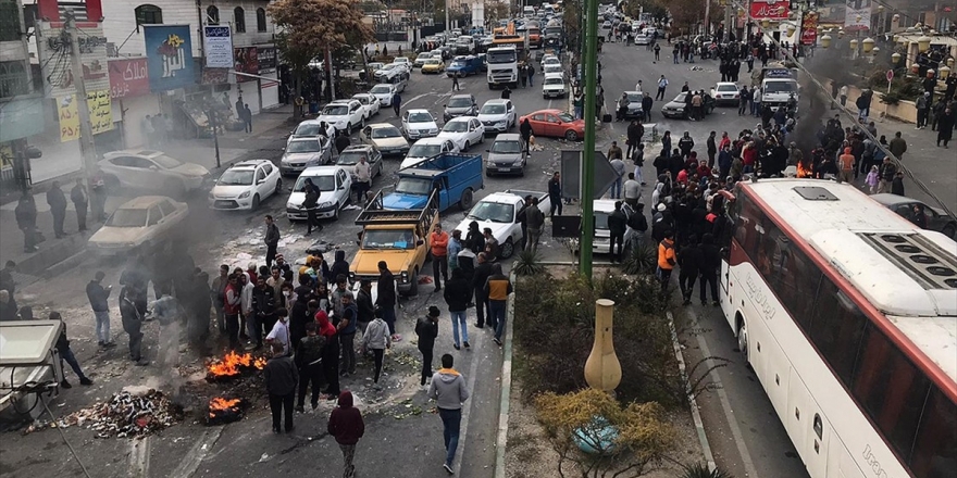 İran'da Benzin Zammı Protestoları 2019'a Damga Vurdu