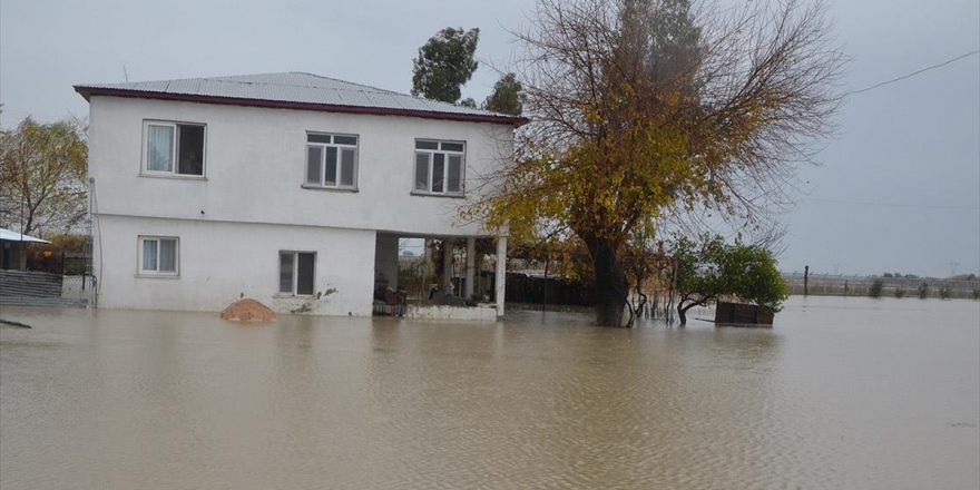 Bakanlıktan Adana'da Selden Etkilenenlere Destek