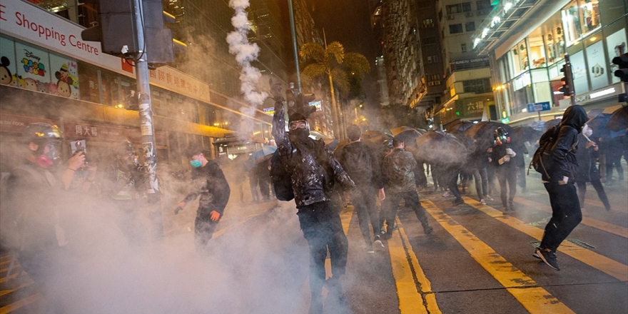 Hong Kong'da Protestolar Noel Akşamında Da Devam Etti