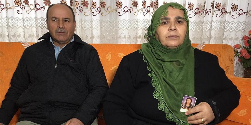 Hdp Önünde Eylem Yapan Annelerden Biri Daha Evladına Kavuştu