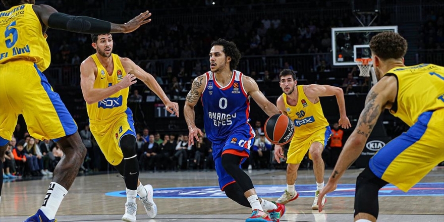 Anadolu Efes 13. Galibiyetini Aldı