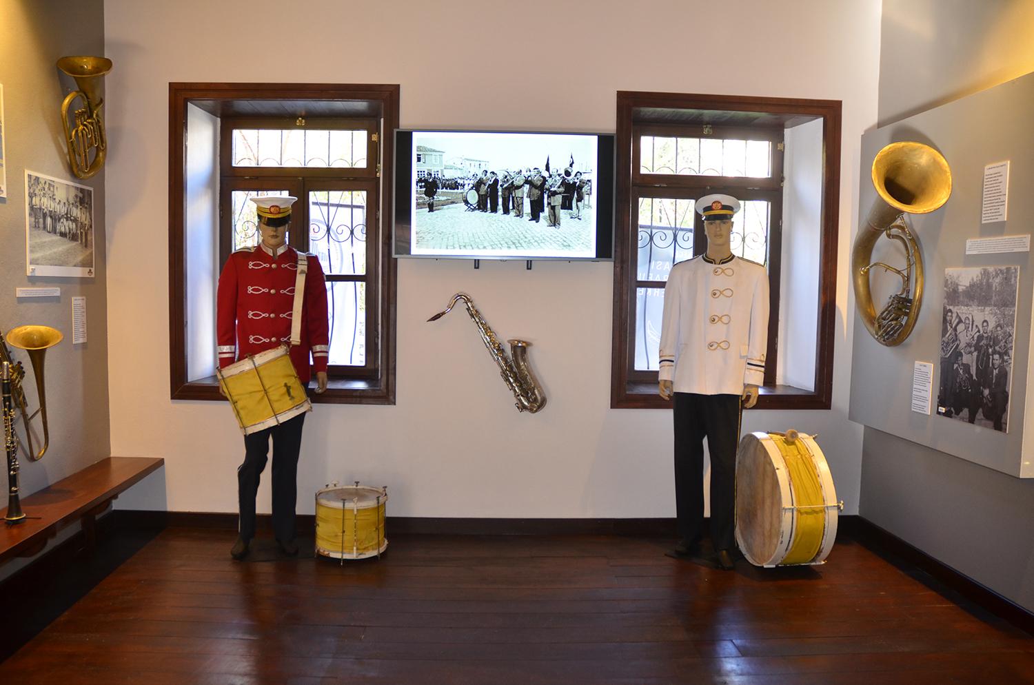  73 YILLIK KUŞADASI BELEDİYE BANDOSUNUN TARİHİ SERGİLENİYOR