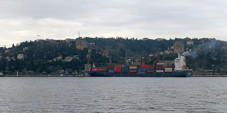 Yük Gemisi İstanbul Boğazı'nda Karaya Oturdu