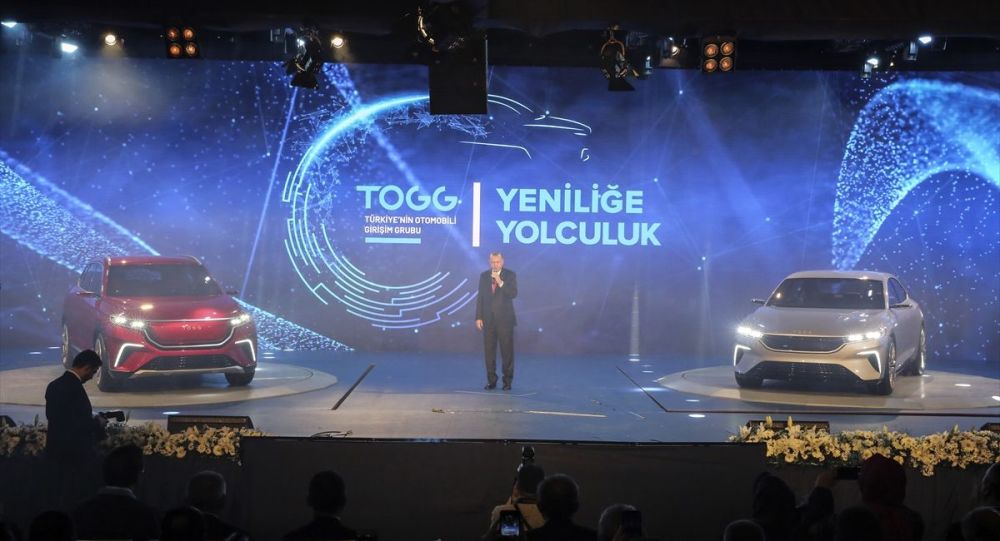 Yerli otomobilin örtüsü kalktı, ilk ön siparişi Erdoğan verdi: 'Made in Turkey değil made in Türkiye'