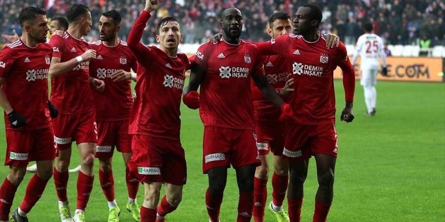 Otyakmaz'dan Sivassporlu Futbolcuların Transfer İddialarına İlişkin Açıklama