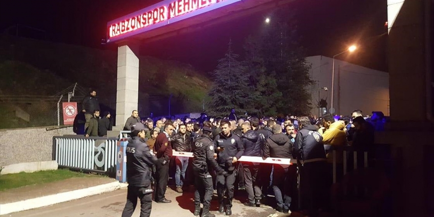 Trabzonspor Taraftarlarından Ünal Karaman'a Destek