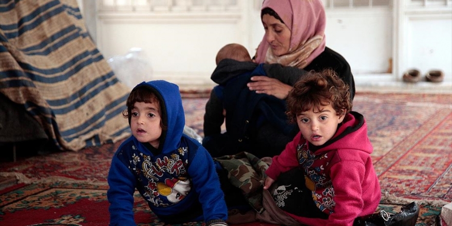 İdlib'deki Cami Bombardımandan Kaçanların 'Sığınağı' Oldu