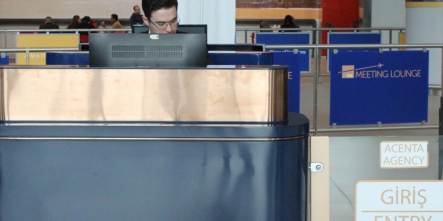 İstanbul Havalimanı'nda Pankartla Yolcu Karşılama Sona Erdi