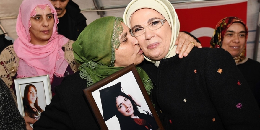 Emine Erdoğan'dan Diyarbakır Annelerine Ziyaret