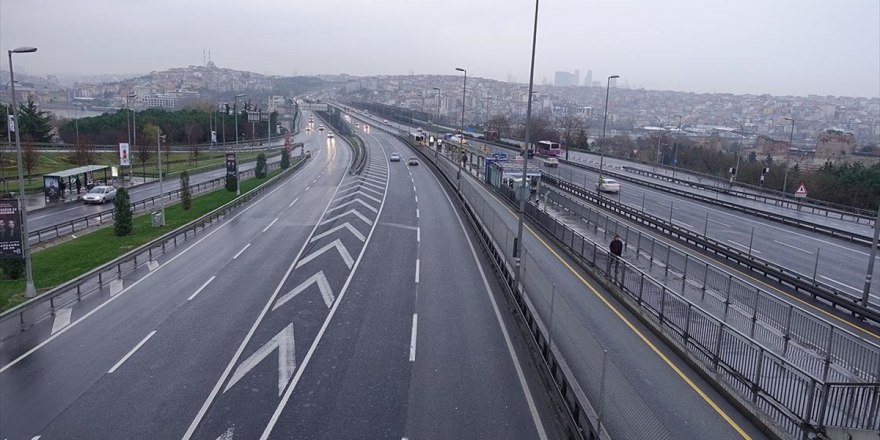 Yılın İlk Günü İstanbul’da Yollar Boş Kaldı