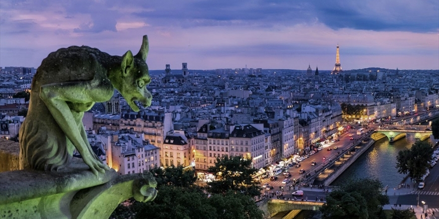 Paris'te Bıçaklı Saldırı: 1 Ölü, 2 Yaralı