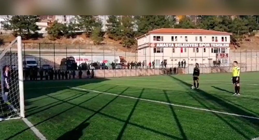 İstiklal Marşı okununca penaltı atışları durdu