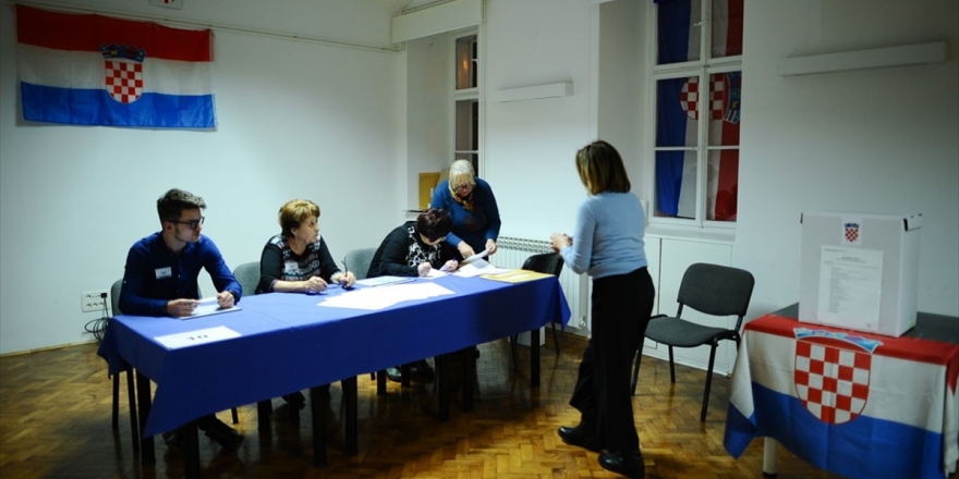 Hırvatistan'da Yeni Cumhurbaşkanı Yarın Seçilecek