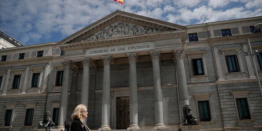 İspanya'da 'Katalonya Sorunu' Gölgesinde Azınlık Sol Koalisyon Hükümeti Kuruluyor