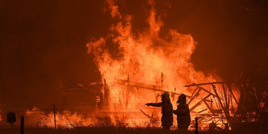 Avustralya'daki Yangınlarla Mücadeleye Abd'li Şarkıcıdan 500 Bin Dolar Sözü