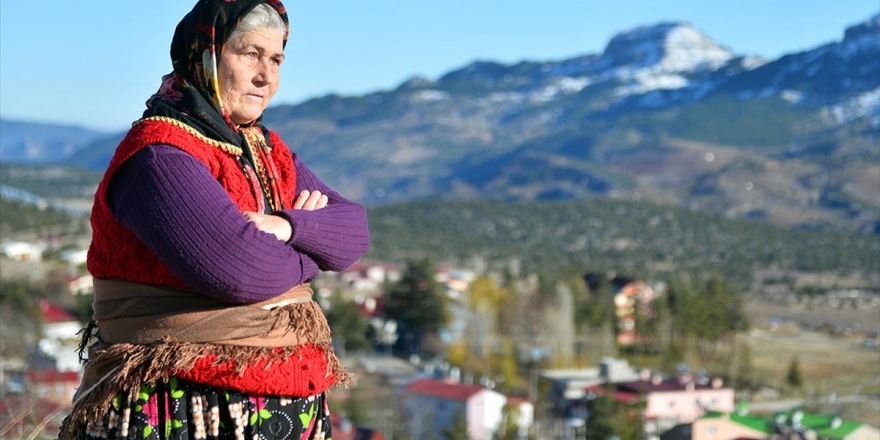 Toroslar'ın Dağ Köyünden Beyaz Perdeye Uzanan Ödüllü Oyuncu: Ümmiye Koçak