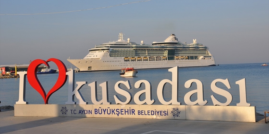 Kruvaziyer Turizmi Kuşadası'nda Yüz Güldürdü