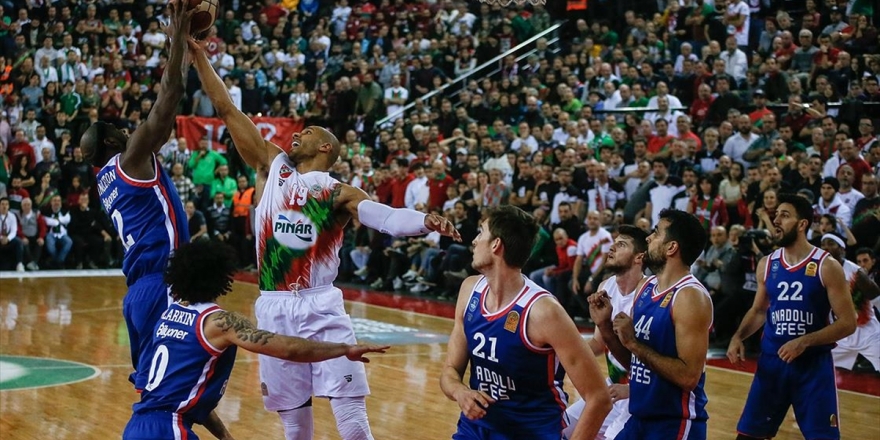 Anadolu Efes İki Kulvarda Zirveyi Kimseye Bırakmıyor