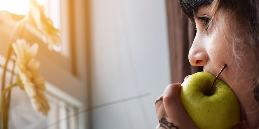 Sağlıklı Yemek Programları İzleyen Çocuklar Sağlıklı Atıştırmalıkları Tercih Etti