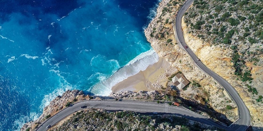Dünyaca Ünlü Kaputaş Plajı Kış Manzarasıyla Görenleri Hayran Bırakıyor