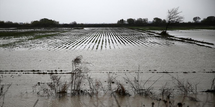 Mersin Ve Antalya'da Sağanak Nedeniyle Tarım Arazileri Sular Altında Kaldı