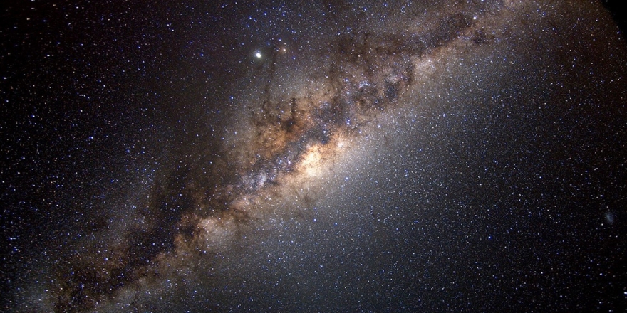 Samanyolu Galaksisi'nde Dalga Şeklinde Devasa Bir Yapı Keşfedildi