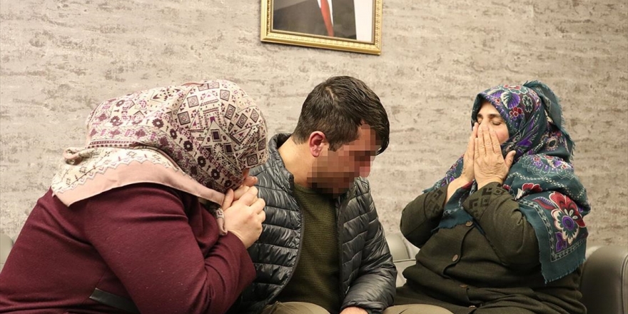 Hdp Önünde Eylem Yapan Babaanne Torununa Kavuştu