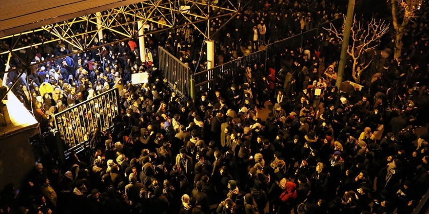 Tahran'da Rejim Karşıtı Gösteri