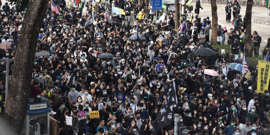 Hong Kong'da Protestocular 'Genel Oy Hakkı' İçin Gösteri Düzenledi