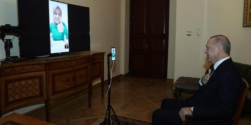 Cumhurbaşkanı Erdoğan Bilgi Yarışmasına Katılan Konuşma Engelli Gülsüm İle Görüştü