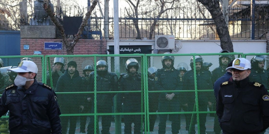 İran'dan İngiltere Büyükelçiliğini Kapatılabileceği Sinyali