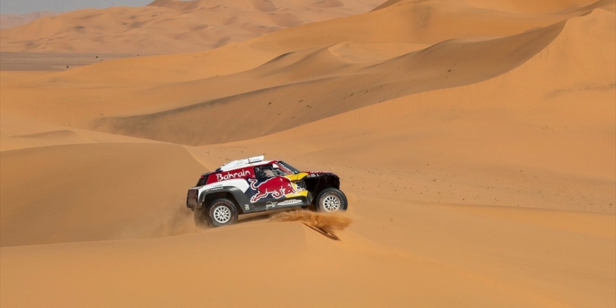 Dakar Rallisi'nde Carlos Sainz Liderliğini Sürdürdü
