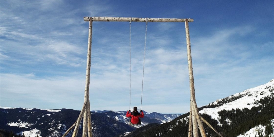 Beyaza Bürünen Yaylalar Doğal Güzelliğiyle Cezbediyor