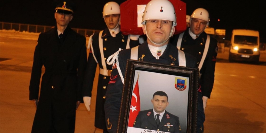 Ağrı'da Şehit Olan Uzman Jandarma Çavuş Çağrı Toptaş'ın Naaşı Ankara'ya Uğurlandı
