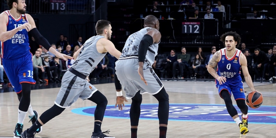 Anadolu Efes Liderliğini Sürdürüyor